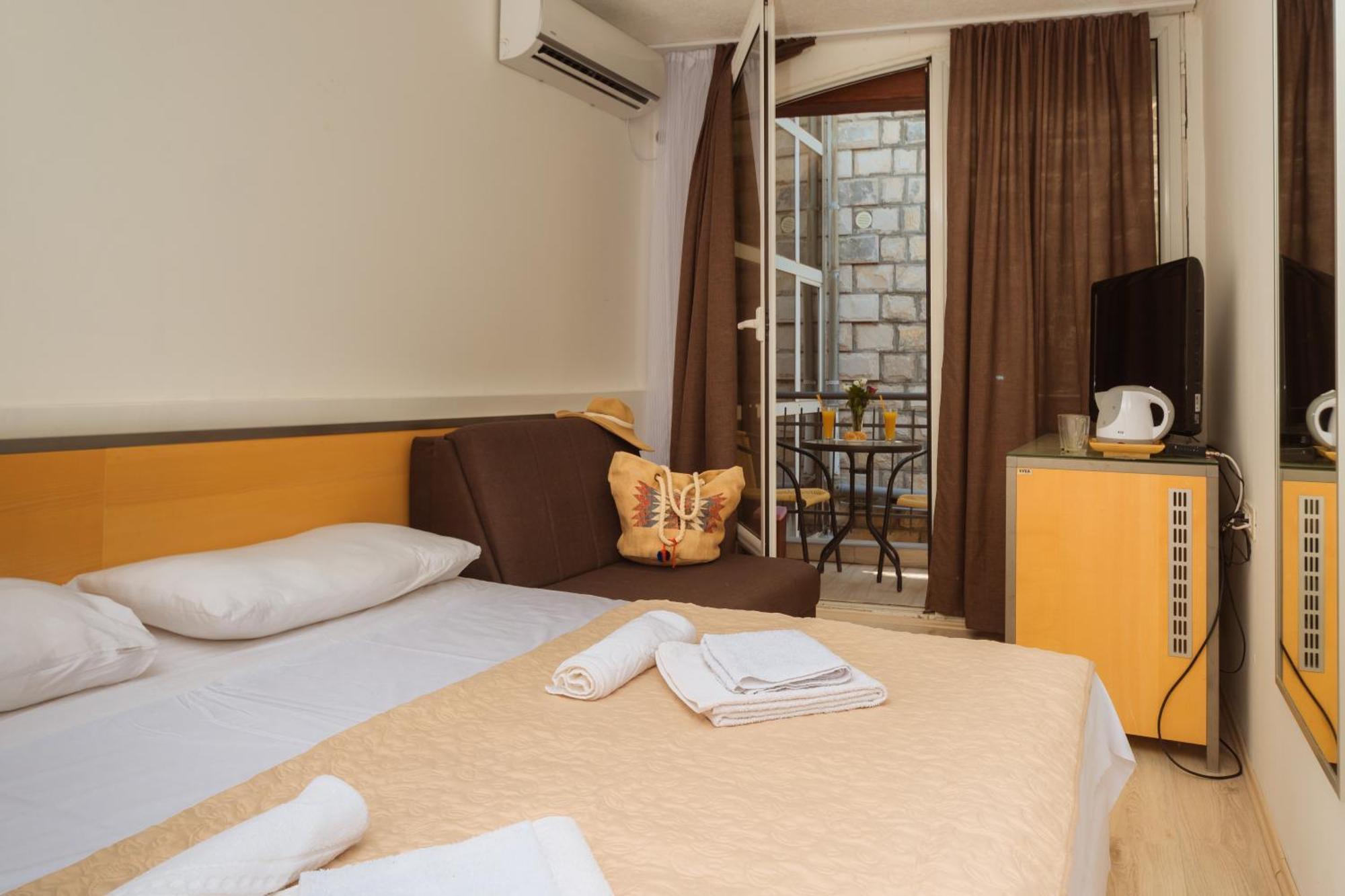 Hotel Savojo Petrovac Pokoj fotografie